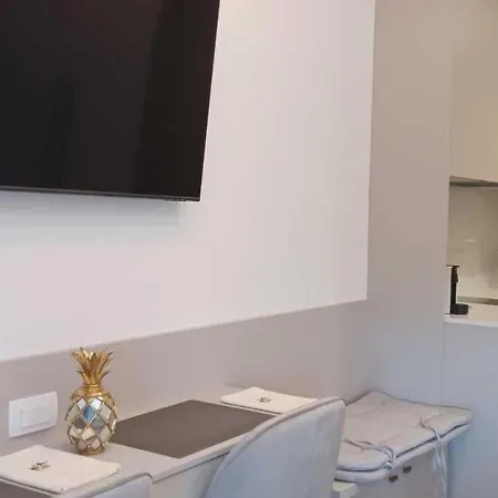 Апартаменты Renovated Cozy *