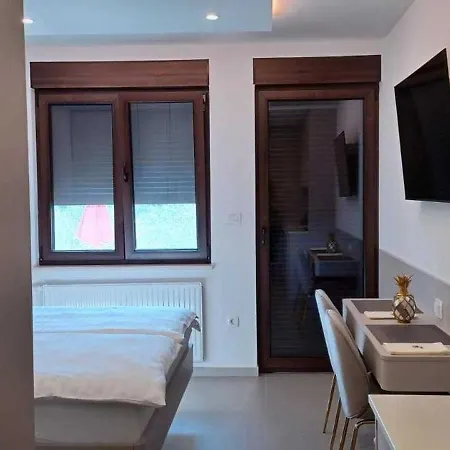 Апартаменты Renovated Cozy