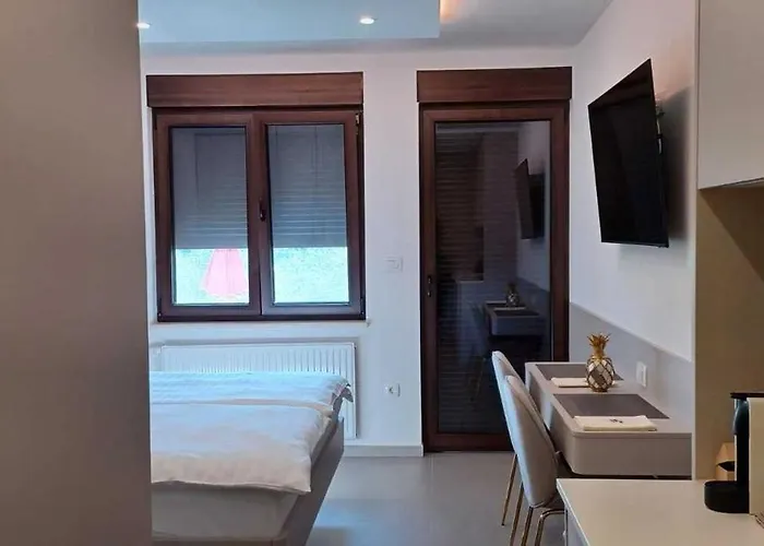 Апартаменты Renovated Cozy