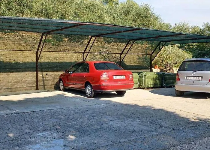 Апартаменты Renovated Cozy