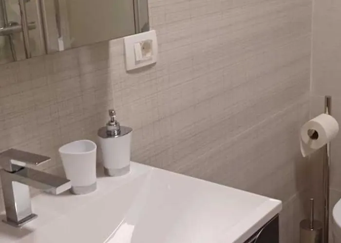 Апартаменты Renovated Cozy *