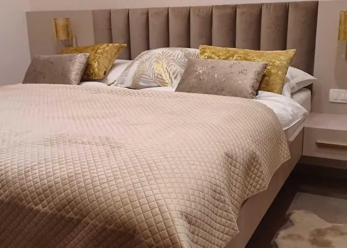 Апартаменты Renovated Cozy