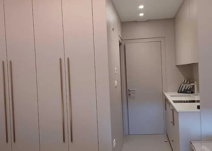 Апартаменты Renovated Cozy *